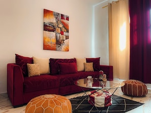 Deluxe Suite, 1 Double Bed with Sofa bed | Living room | 32-inch plasma TV with satellite channels, TV - Princesse Ilham (Chefchaouen)