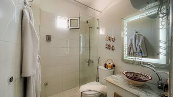 Suite Deluks, 1 Tempat Tidur Double dengan tempat tidur Sofa | Kamar mandi | Shower, perlengkapan mandi gratis, sandal, dan handuk