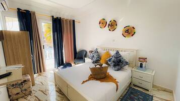 Family Suite, Multiple Beds, Non Smoking | Desk, free WiFi, bed sheets