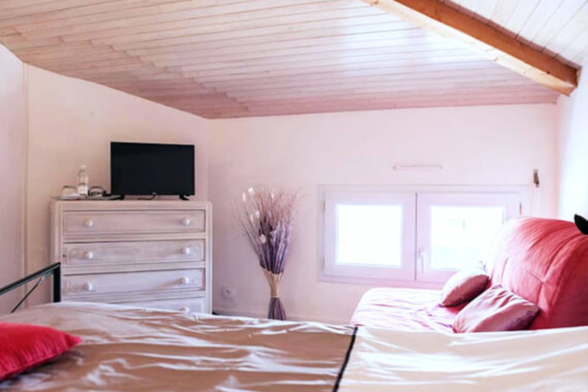 Habitación clásica, 1 cama matrimonial, para no fumadores, baño en la habitación (Etage) | Decoración personalizada, muebles diferentes y insonorización