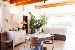 Desayuno a la carta (EUR 7 por persona)