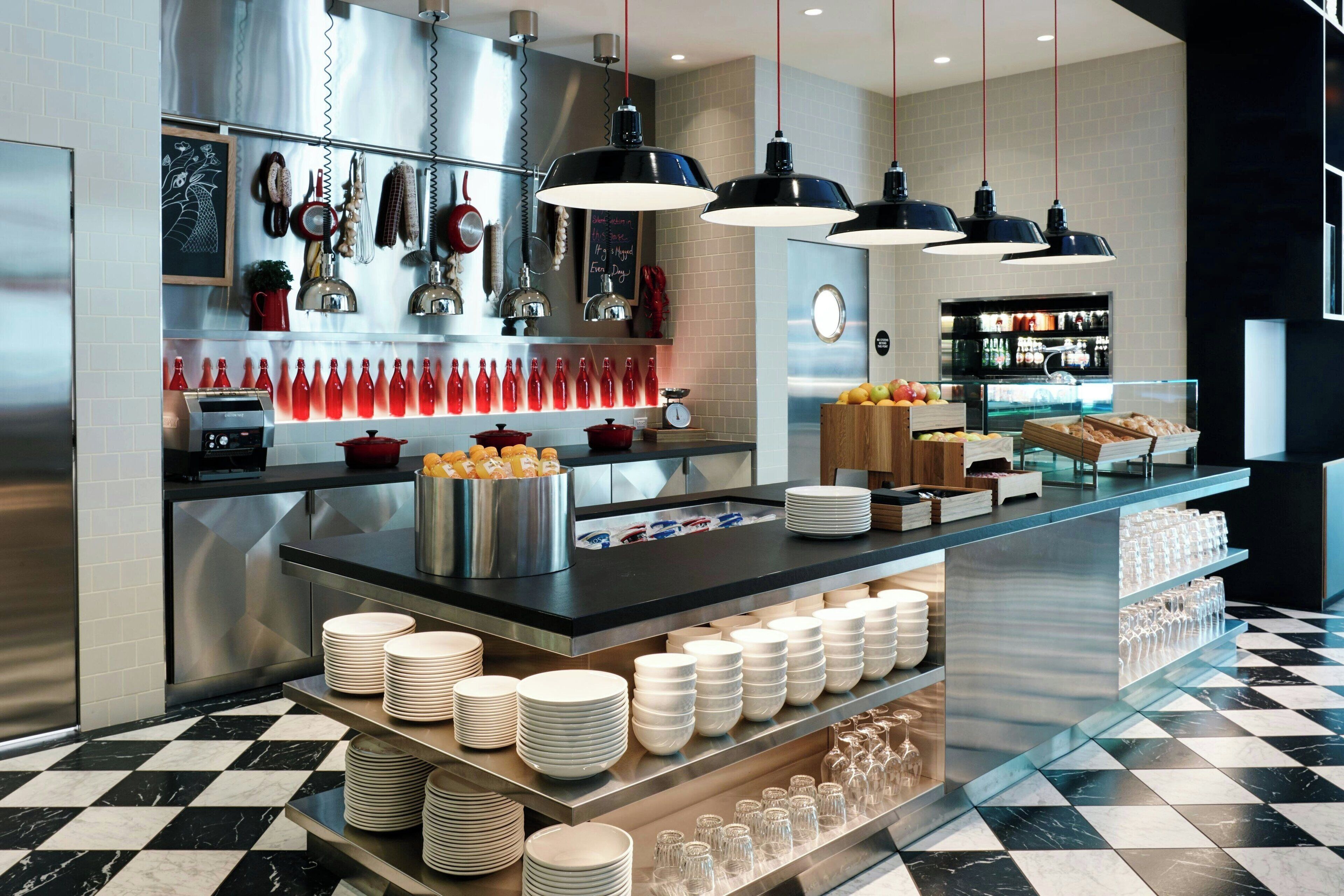 Petit déjeuner buffet (19 USD par personne)