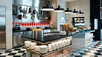 Tägliches Frühstücksbuffet (19 USD pro Person)