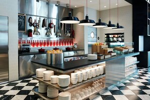 Daily buffet breakfast (USD 19.50 per person) - citizenM Seattle South Lake Union (Seattle)