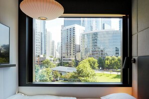 Room, 1 King Bed (High Floor) | Premium bedding, down duvets, pillow-top beds, in-room safe