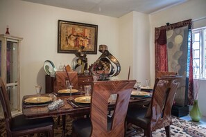 Luxury Villa, 4 Bedrooms, Accessible, Non Smoking | In-room dining