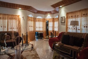 Luxury Villa, 4 Bedrooms, Accessible, Non Smoking | Iron/ironing board, free WiFi - Jewel In The Sand (Runaway Bay)