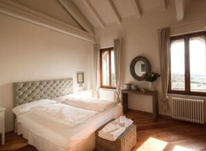 Escritorio, cunas, camas extra y wifi gratis