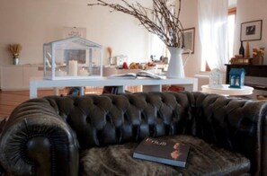 Sala de estar en el lobby