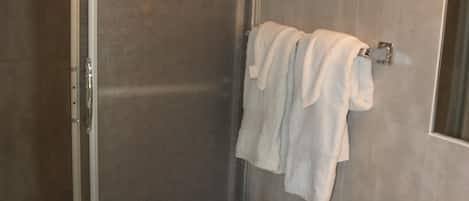 Huis, 1 kingsize bed, niet-roken | Badkamer | Een douche, gratis toiletartikelen