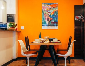 Dining - Ah We Wa Premier Cottage in the Grove (Miami)