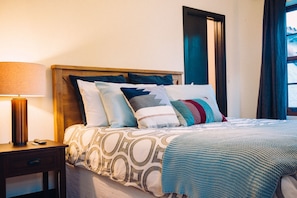 2 bedrooms, Egyptian cotton sheets, premium bedding, down duvets