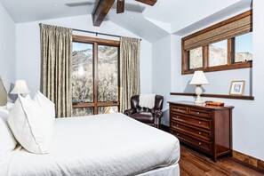 5 bedrooms, iron/ironing board, travel cot, WiFi