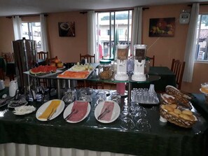 Free daily buffet breakfast