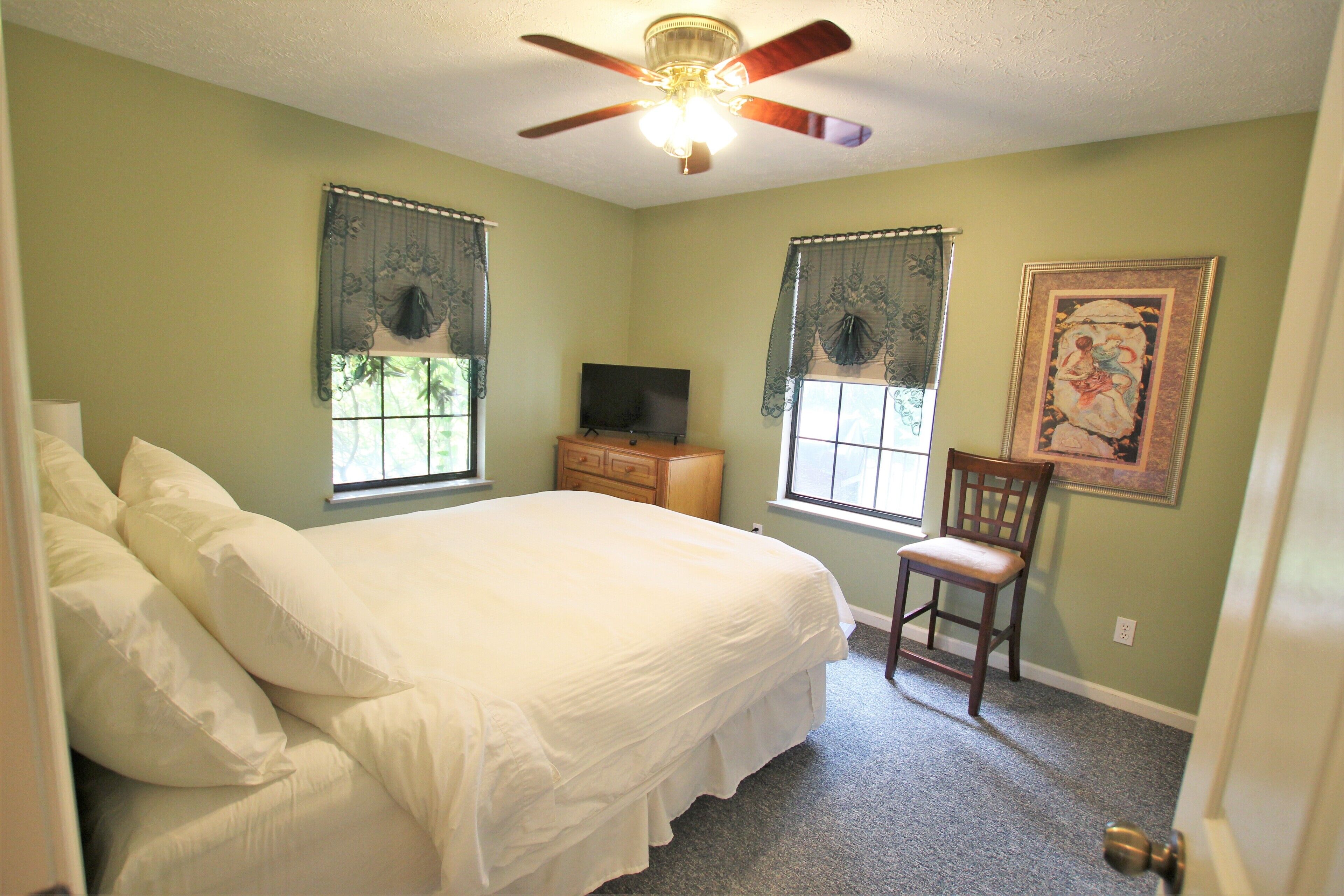 2 多间卧室、熨斗/熨衣板、WiFi、床单