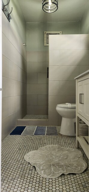 Shower, hair dryer, towels, soap - Enjoy Beautiful Sunsets, panoramic views POOL and AIR CONDITIONING  (Hormigueros)