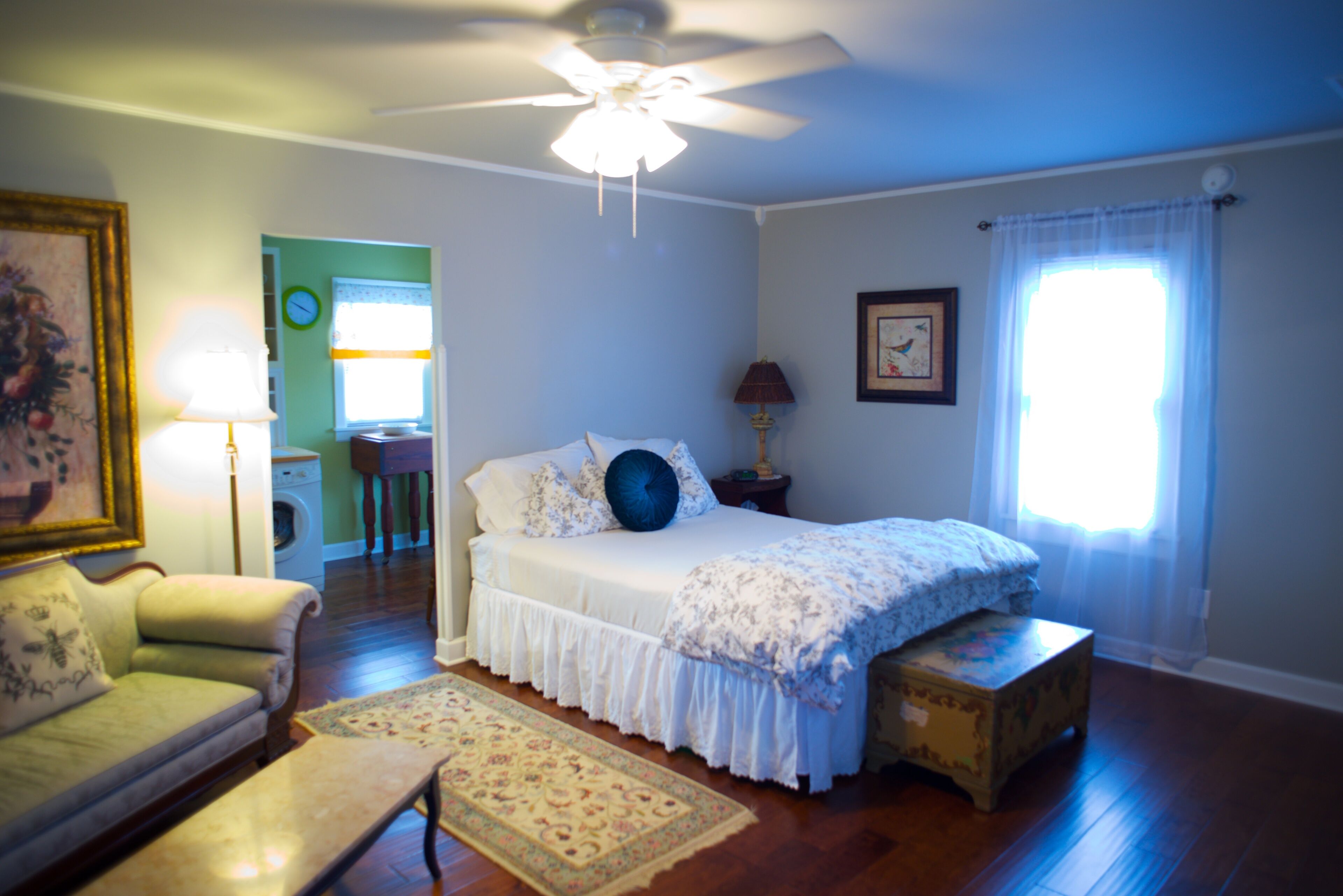 1 soverom, skrivebord, strykejern/-brett og wi-fi (inkludert)