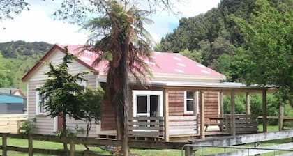 Maison du pont de Whanga sur la route du monde oublié