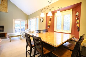 Dining - Pet Friendly Waterville Valley Condo in Forest Rim (FR1IV) (Waterville Valley)