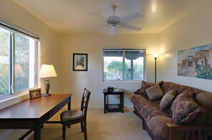 Smart TV, fireplace, DVD player, books - Charming Southwest-Style Home with Pool, Birds & Wildlife plus Mountain Views (Tucson)