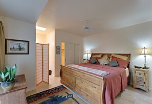 3 bedrooms, desk, iron/ironing board, free WiFi - Charming Southwest-Style Home with Pool, Birds & Wildlife plus Mountain Views (Tucson)