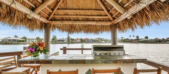 Great Water View 4/2 Pool House With Tiki Bar On Marco Island