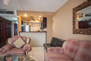 Apartment, 1 King-Bett, Nichtraucher | Wohnzimmer | Flachbildfernseher