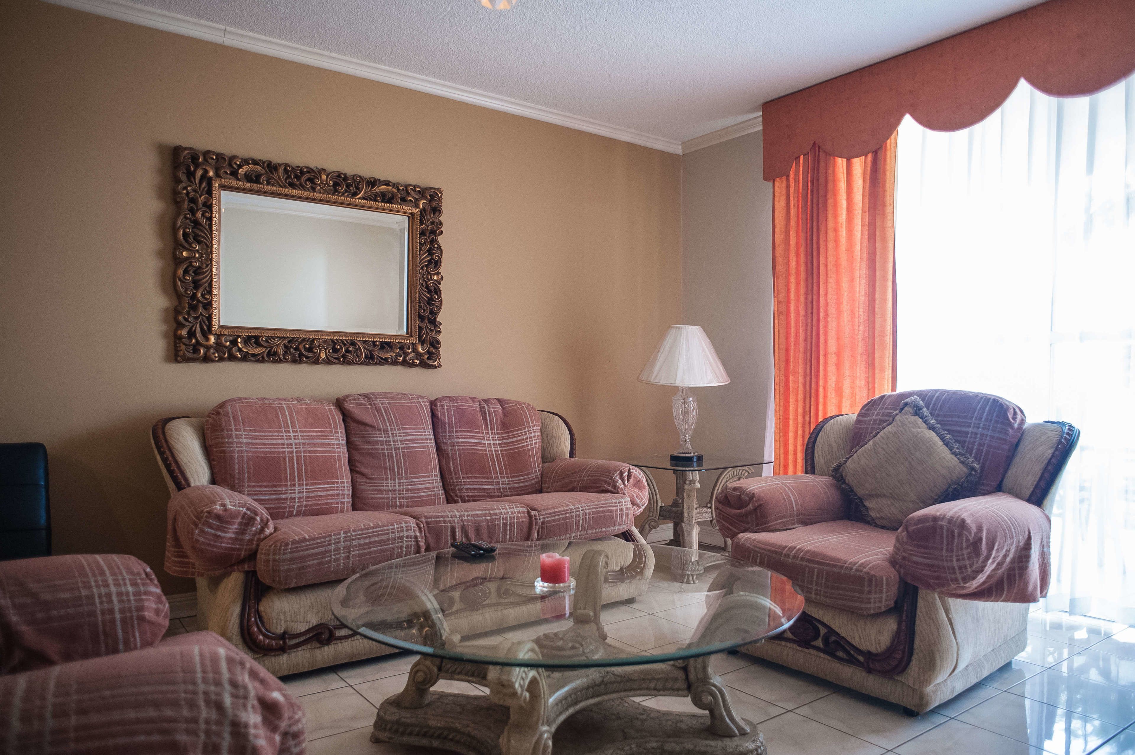 Apartment, 1 King Bed, Non Smoking | Living room | Flat-screen TV