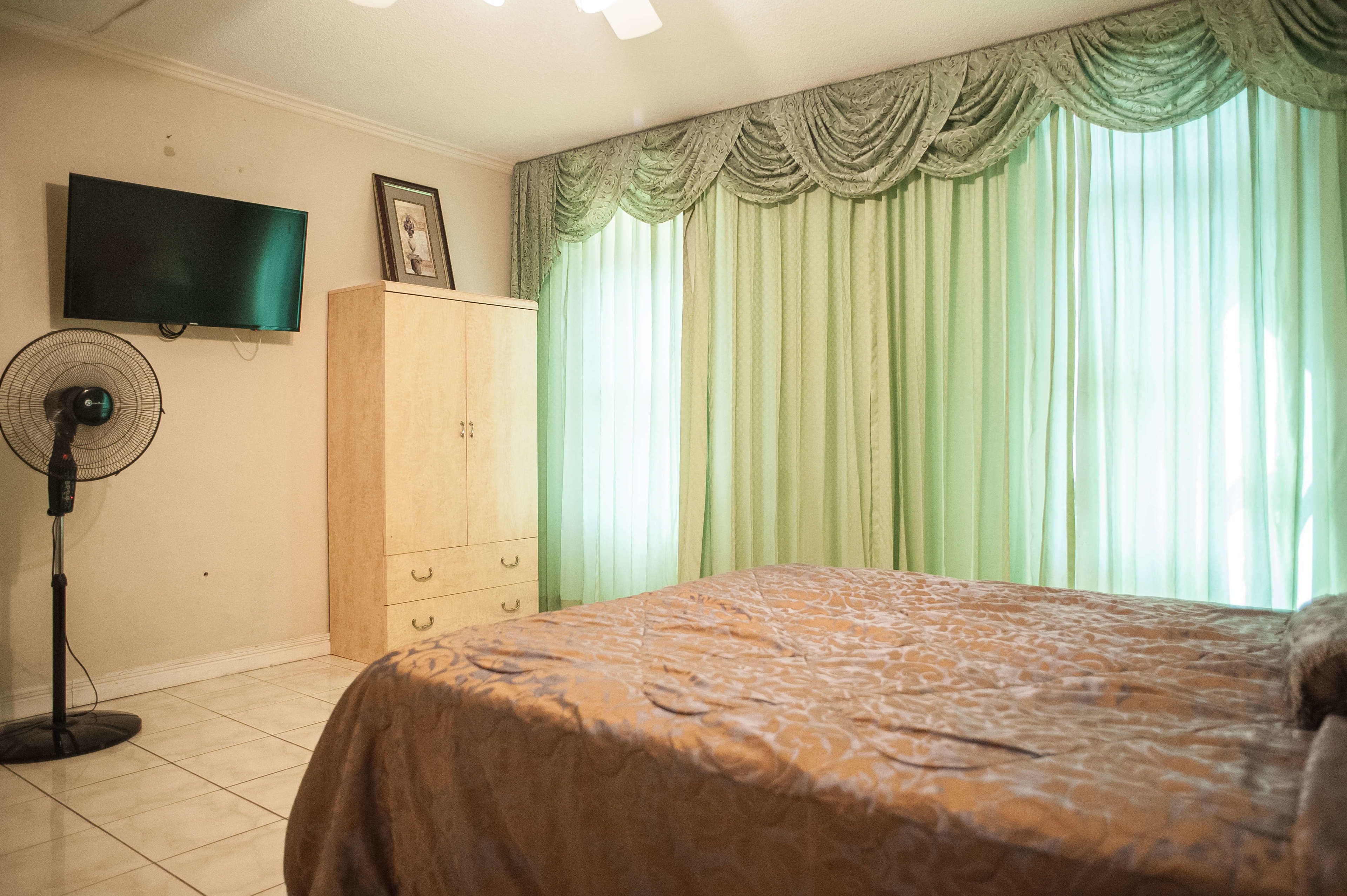 Apartment, 1 King Bed, Non Smoking | Iron/ironing board, free WiFi, bed sheets