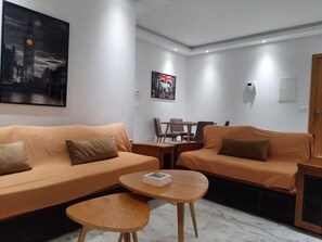A modern living room with two sofas, a small wooden table, and a coffee table. - La Perle Bleue (Le Kram)