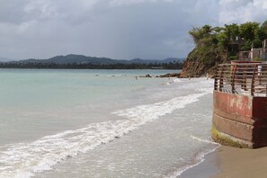 Beach nearby, sun loungers, beach towels