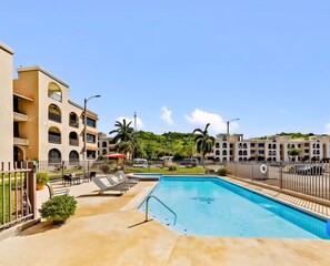 Outdoor pool - Steps away from a soft sand beach and warm waters (Naguabo)