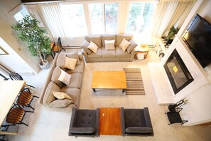 Smart TV, fireplace