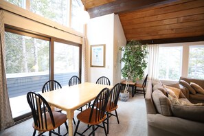 Dining - Waterville Valley Vacation Condo close to Town Square and Free Shuttle to Ski Area! (SS6V) (Waterville Valley)