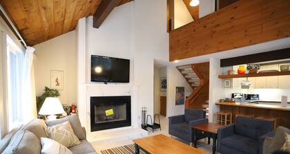 Waterville Valley Vacation Condo close to Town Square and Free Shuttle to Ski Area! (SS6V)