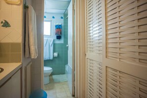 Douche, articles de toilette gratuits