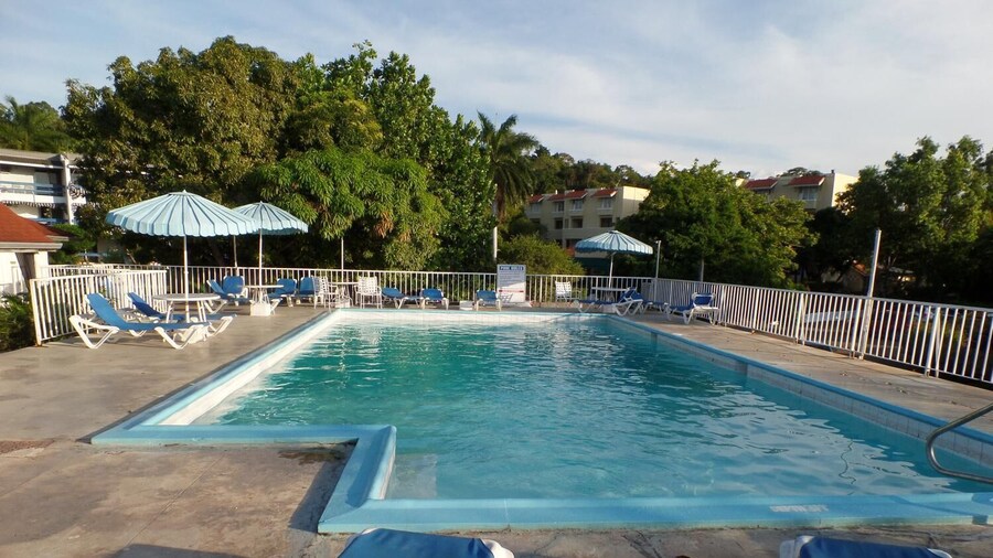Ocean View Suit-Montego Bay Club Resort