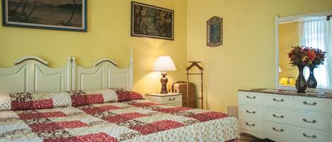 Apartment, 1 King Bed, Non Smoking | Iron/ironing board, free WiFi