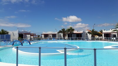 Sun Beach, bungalow for 2-4 people with swimming pool in Caleta de Fuste, Fuerteventura
