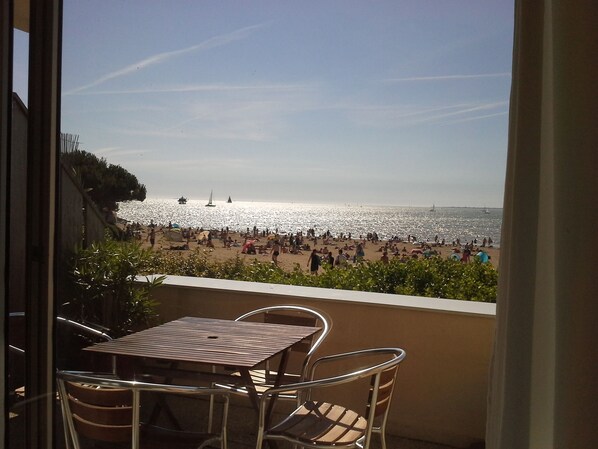 Dining - Bright apartment with views of the beach at 20 meters La Rochelle Les Minimes (La Rochelle)