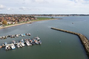 Marina - Stunning Waterside Cottage in Poole Harbour (Poole)