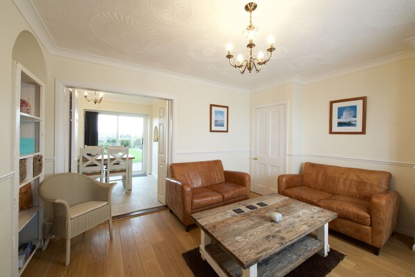 Smart TV, reproductor de DVD, libros y videoteca 