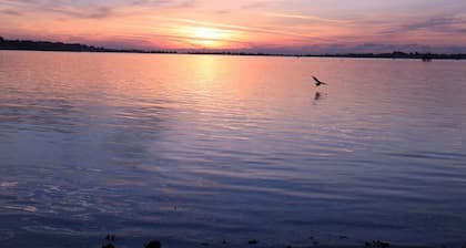 Stunning Waterside Cottage in Poole Harbour