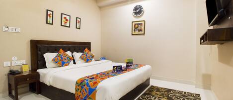 Kahden hengen deluxe-huone | Työpöytä, äänieristys, ilmainen Wi-Fi, vuodevaatteet