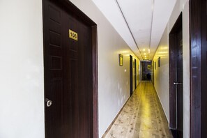 Hallway - FabExpress Travelers Lodge (Jaipur)