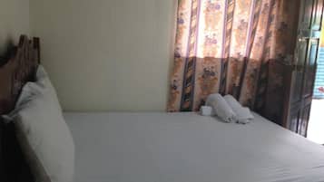 Iron/ironing board, bed sheets