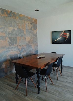 City House, 2 Bedrooms, Non Smoking | In-room dining