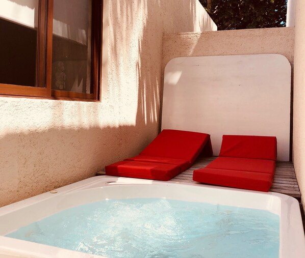 City House, 2 Bedrooms, Non Smoking | Private spa tub