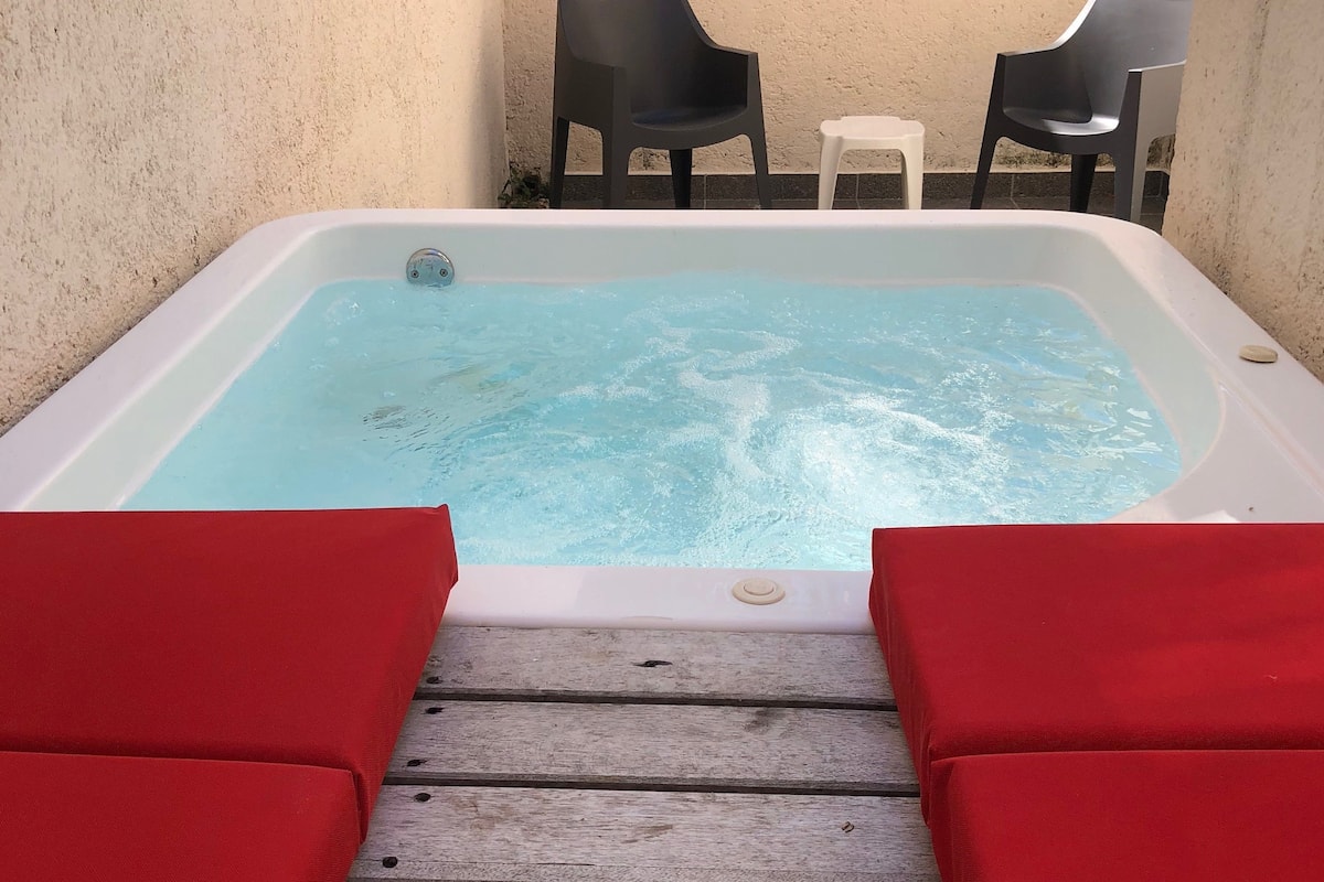 City House, 2 Bedrooms, Non Smoking | Private spa tub