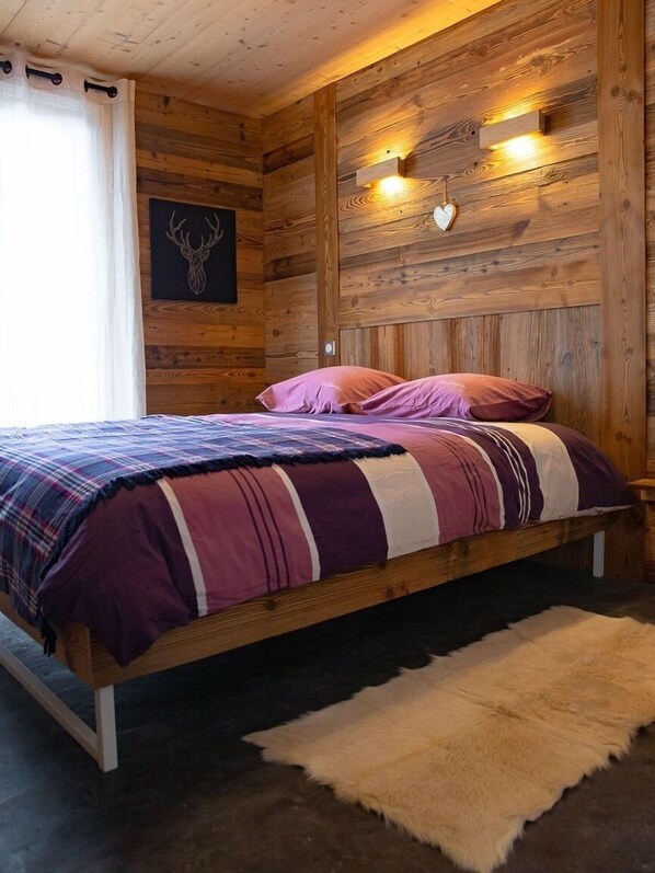 3 chambres, fer et planche à repasser, Wi-Fi, draps fournis